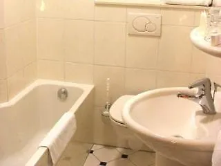 Отель Agora 2*